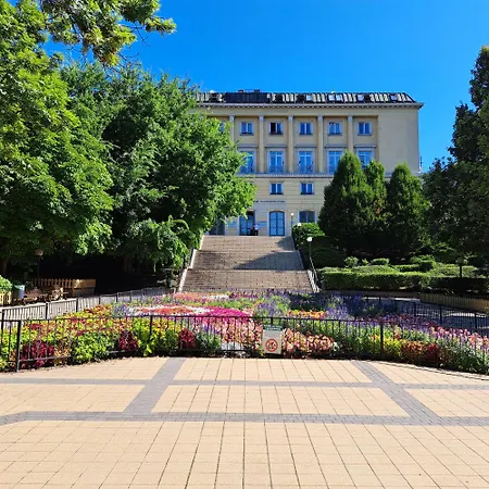 Barka In Downtown Buda Апартаменты *