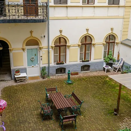 Barka In Downtown Buda Apartmán
