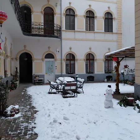 Barka In Downtown Buda * بودابست