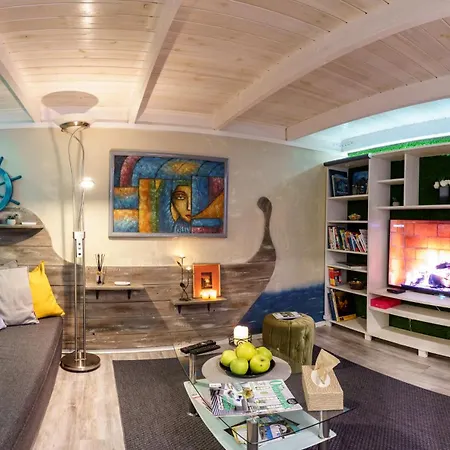 Barka In Downtown Buda *