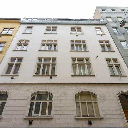 Barka In Downtown Buda