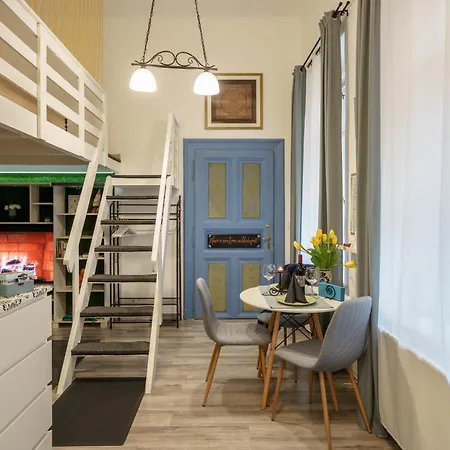 Barka In Downtown Buda * Boedapest