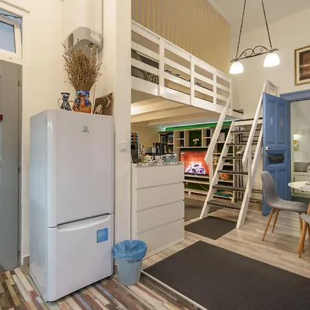 Barka In Downtown Buda *