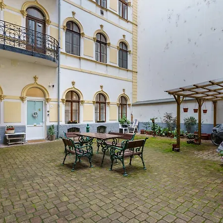 Barka In Downtown Buda Appartement *