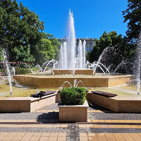 Barka In Downtown Buda דירה *