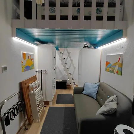 Barka In Downtown Buda * Budapesta