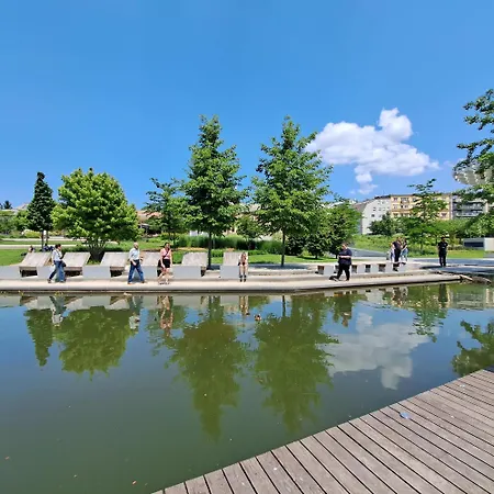 Barka In Downtown Buda * Budapesta